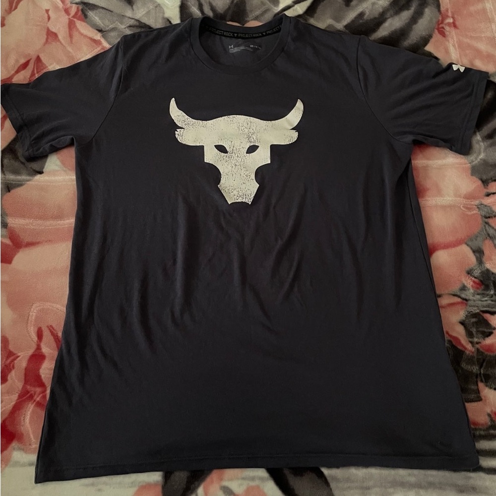 Under Armour Project Rock Brahma Bill T-shirt!!